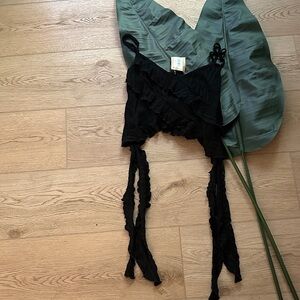 Black Ruffled Crop